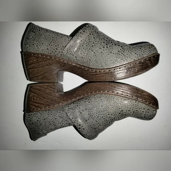 B.O.C Born Concepts (Size 9.5) Gray Embossed Lehane Slip-on Chunky Heel Clogs