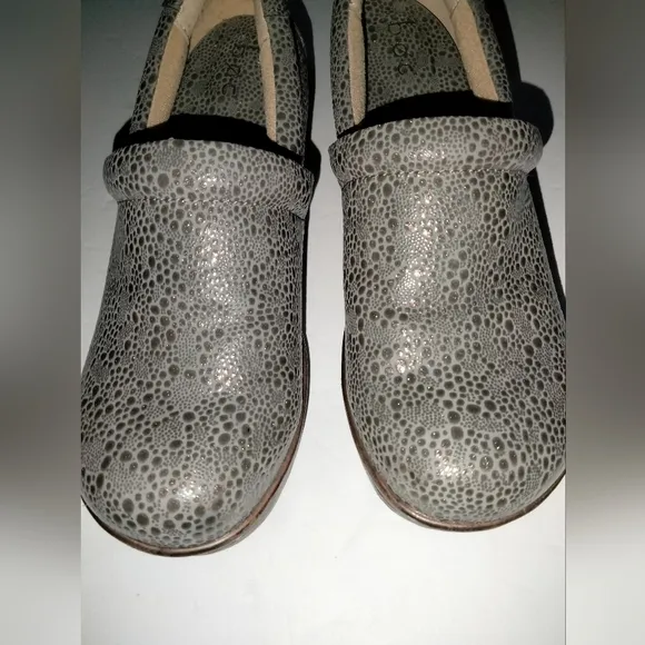 B.O.C Born Concepts (Size 9.5) Gray Embossed Lehane Slip-on Chunky Heel Clogs