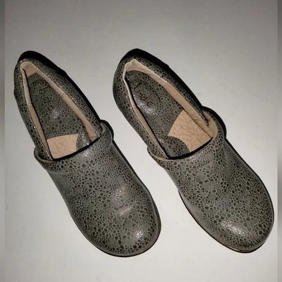 B.O.C Born Concepts (Size 9.5) Gray Embossed Lehane Slip-on Chunky Heel Clogs