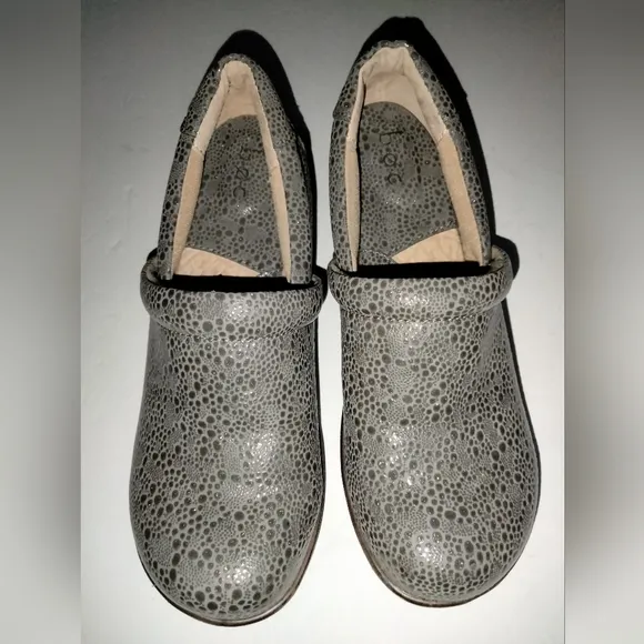 B.O.C Born Concepts (Size 9.5) Gray Embossed Lehane Slip-on Chunky Heel Clogs