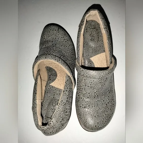 B.O.C Born Concepts (Size 9.5) Gray Embossed Lehane Slip-on Chunky Heel Clogs