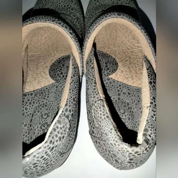 B.O.C Born Concepts (Size 9.5) Gray Embossed Lehane Slip-on Chunky Heel Clogs