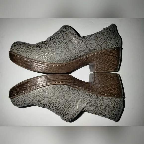 B.O.C Born Concepts (Size 9.5) Gray Embossed Lehane Slip-on Chunky Heel Clogs