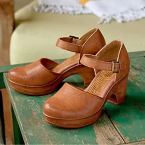 B.O.C Gia Mary Jane Buckle Hybrid Clogs Tan Size 10 NEW