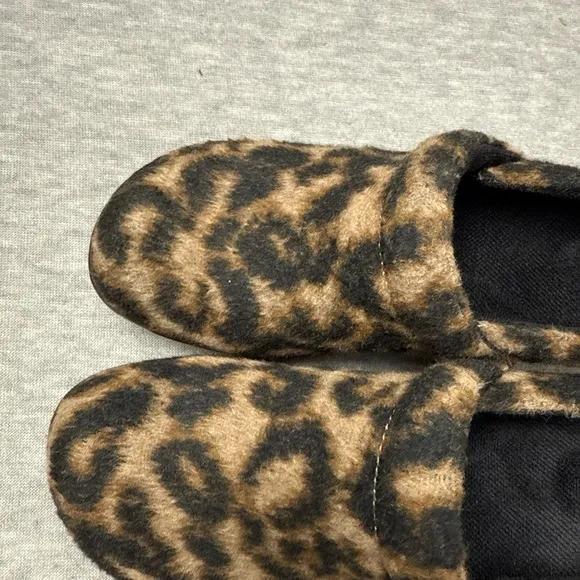 Born Boc Peggy Clog Women Sz 6M Leopard Print Suede Nursing Comfortability Work