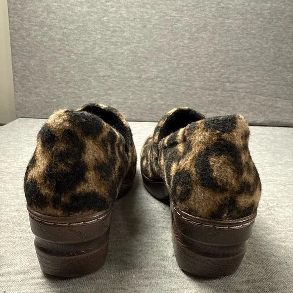 Born Boc Peggy Clog Women Sz 6M Leopard Print Suede Nursing Comfortability Work