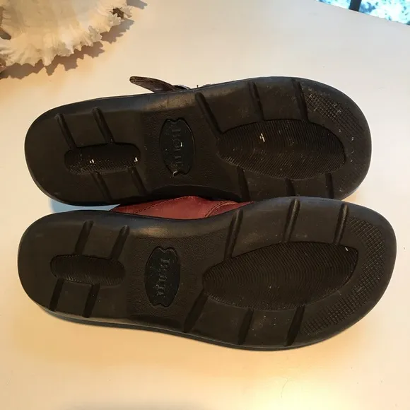 Born Clogs Sz 7