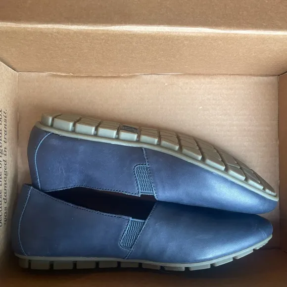 Born Women's Blue Leather Slip-On Shoes, size 10