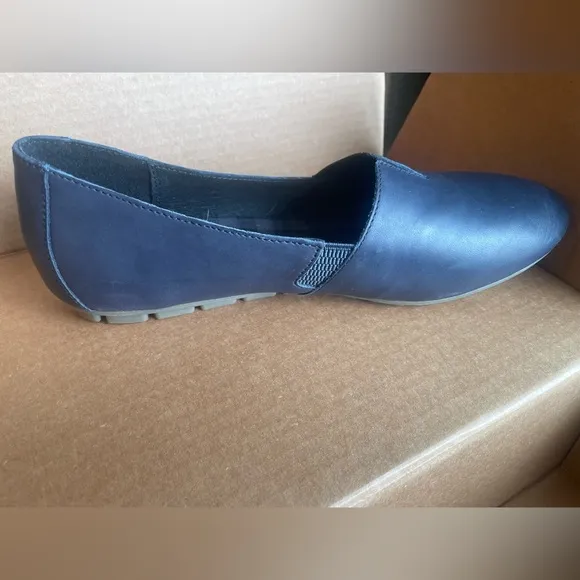 Born Women's Blue Leather Slip-On Shoes, size 10
