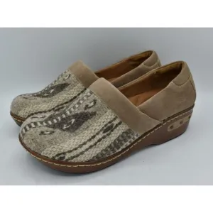 Born Womens Size 9.5 Bailie Taupe Birch Tribal Fabric Closed Back Casual Clogs
