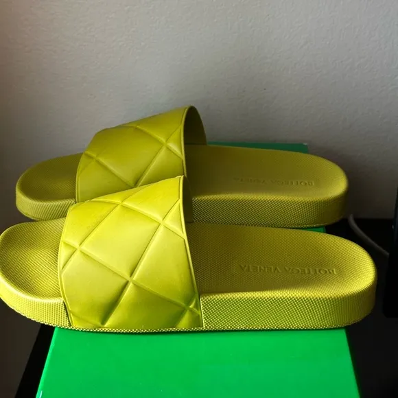 Bottega Veneta Kiwi slides