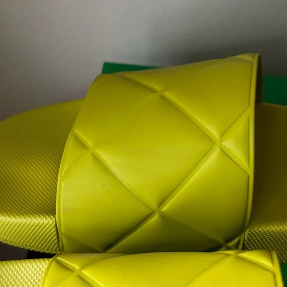 Bottega Veneta Kiwi slides