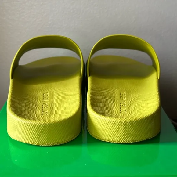 Bottega Veneta Kiwi slides