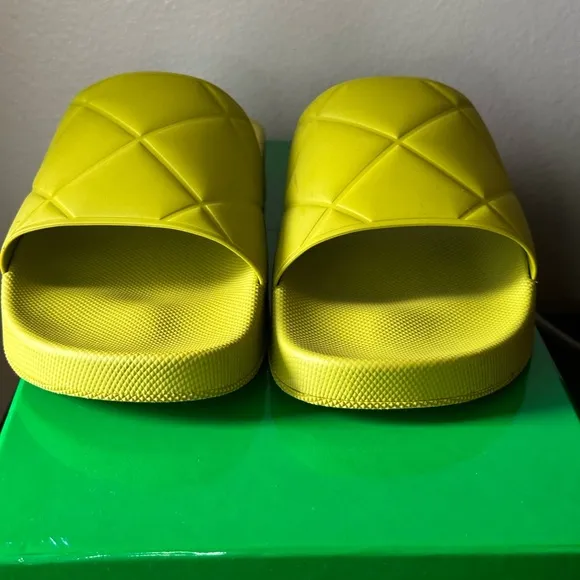 Bottega Veneta Kiwi slides