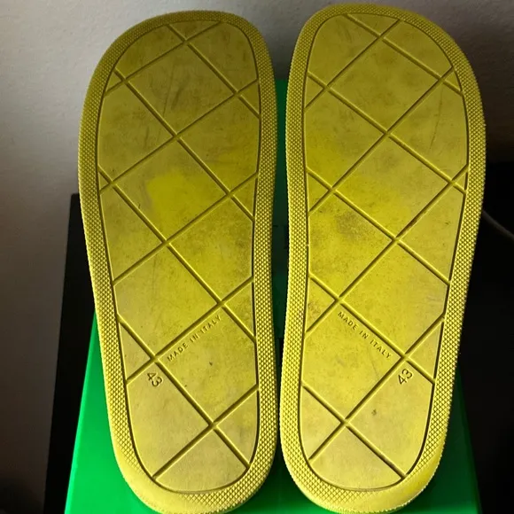 Bottega Veneta Kiwi slides