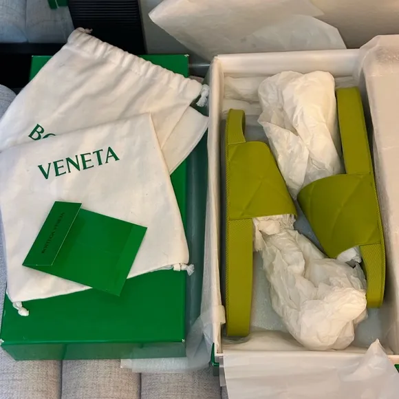 Bottega Veneta Kiwi slides