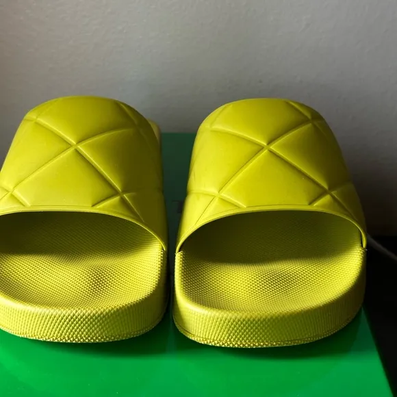 Bottega Veneta Kiwi slides
