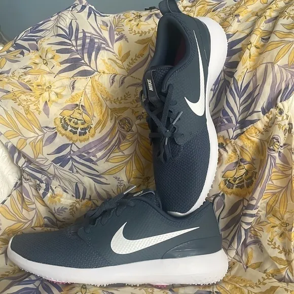 Brand New Nike Golf Shoes Lace Up Sneakers Blue &amp; White Lightweight Traction