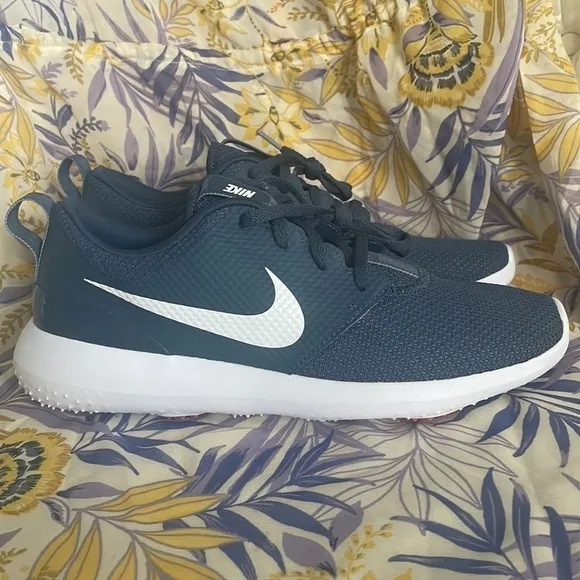 Brand New Nike Golf Shoes Lace Up Sneakers Blue &amp; White Lightweight Traction
