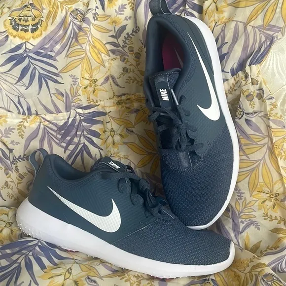Brand New Nike Golf Shoes Lace Up Sneakers Blue &amp; White Lightweight Traction