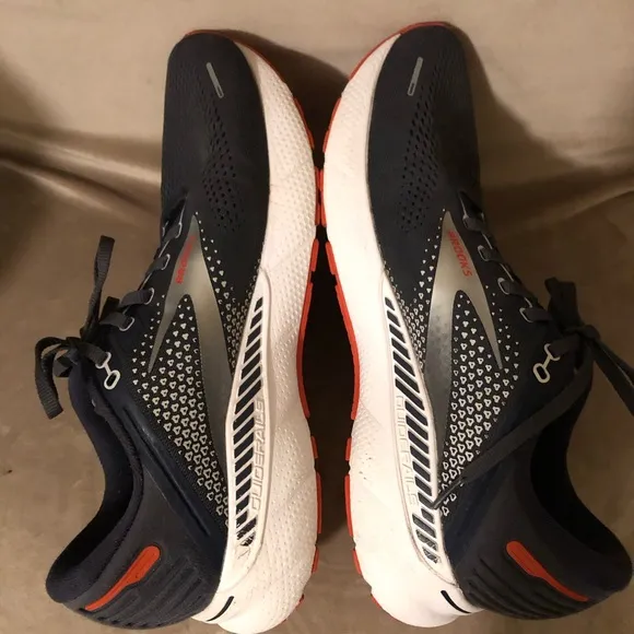 Brooks Adrenaline GTS 22 Men's Supportive Running Shoe