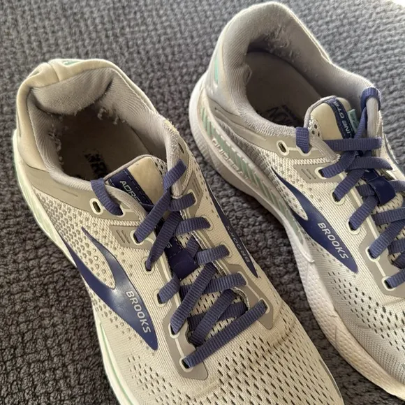 Brooks Adrenaline GTS 22 Women’s Running Shoes Gray Blue Size 8.5 Supportive