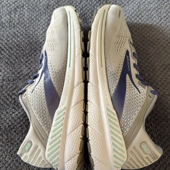 Brooks Adrenaline GTS 22 Women’s Running Shoes Gray Blue Size 8.5 Supportive