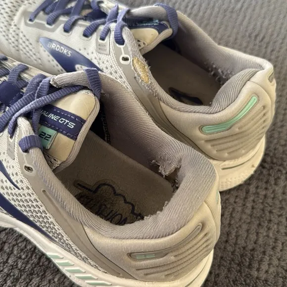 Brooks Adrenaline GTS 22 Women’s Running Shoes Gray Blue Size 8.5 Supportive