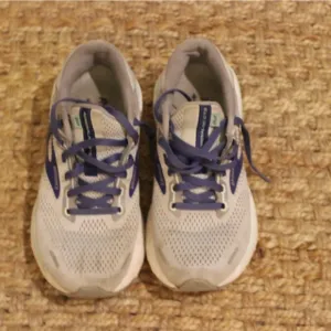 Brooks Adrenaline GTS 23 Women’s Size 8 Running Tennis Shoes - Purple &amp; Gray