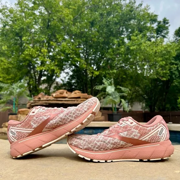 Brooks Ghost 14 Delicacy/Brown/Coral Cloud - Size 9.5 Women’s