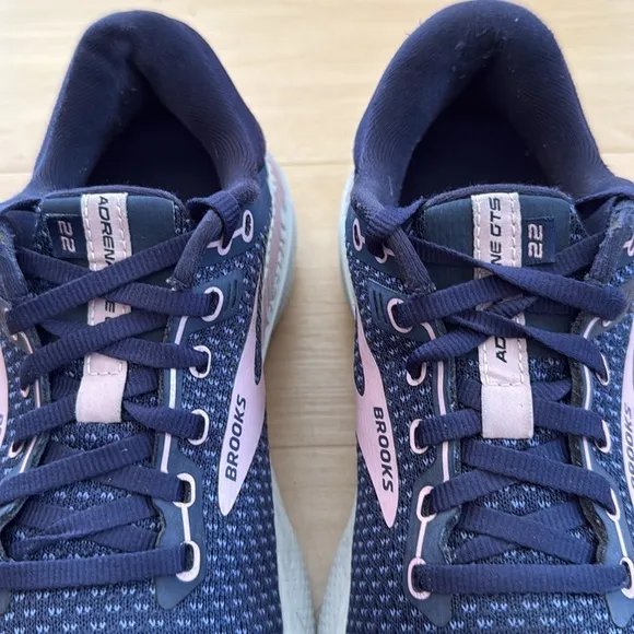 BROOKS WOMEN ADRENALINE GTS 22 RUNNING TRAINING ATHLETIC SHOE NAVY PINK SIZE 9.5