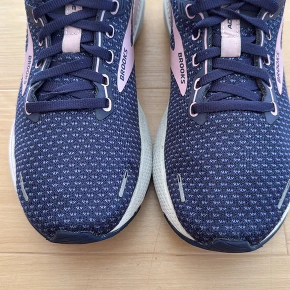 BROOKS WOMEN ADRENALINE GTS 22 RUNNING TRAINING ATHLETIC SHOE NAVY PINK SIZE 9.5