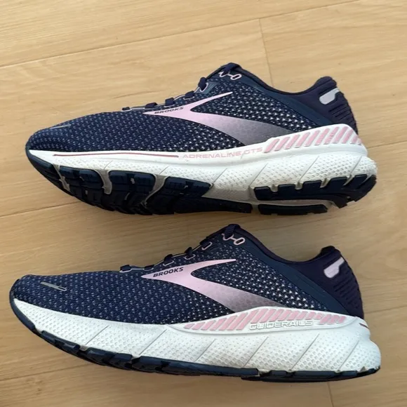 BROOKS WOMEN ADRENALINE GTS 22 RUNNING TRAINING ATHLETIC SHOE NAVY PINK SIZE 9.5