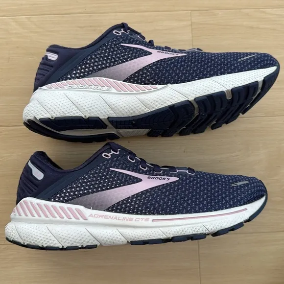 BROOKS WOMEN ADRENALINE GTS 22 RUNNING TRAINING ATHLETIC SHOE NAVY PINK SIZE 9.5