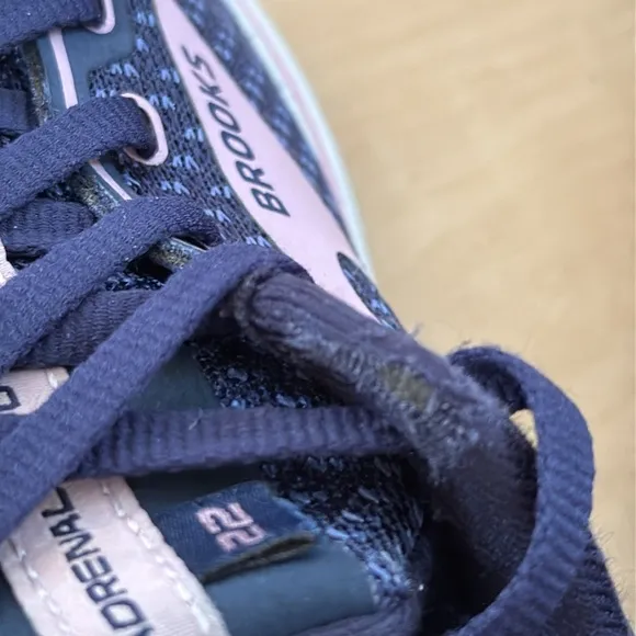 BROOKS WOMEN ADRENALINE GTS 22 RUNNING TRAINING ATHLETIC SHOE NAVY PINK SIZE 9.5