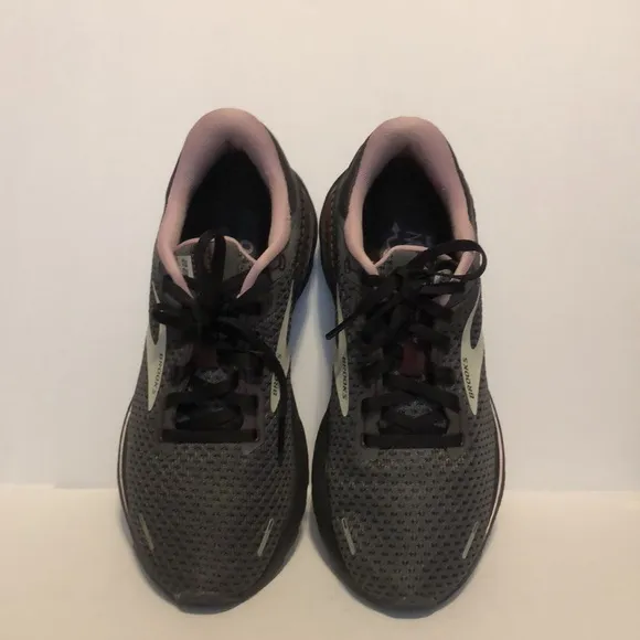 Brooks Women's Gray and Pink Adrenaline GT 22