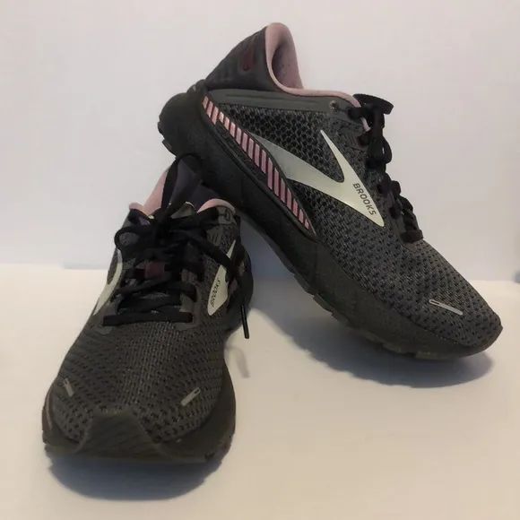 Brooks Women's Gray and Pink Adrenaline GT 22