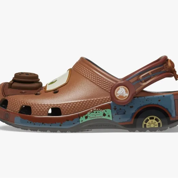 Brown Comfortable Slippers with Ventilation Holes
