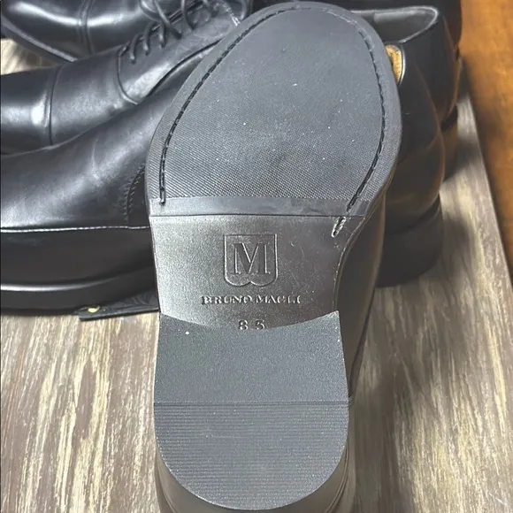 Bruno Magli Brown Leather Oxfords Sleek Design