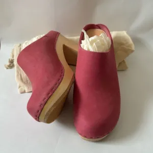 Bryr Chloe Clogs in Azalea - size 39/9
