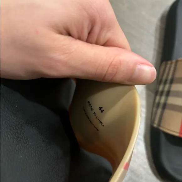 BURBERRY BEIGE CHECK LOGO FLIP FLOP FURLEY RUBBER SANDAL SLIDES