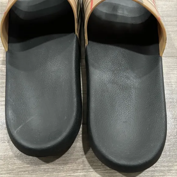 BURBERRY BEIGE CHECK LOGO FLIP FLOP FURLEY RUBBER SANDAL SLIDES