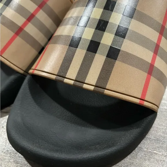 BURBERRY BEIGE CHECK LOGO FLIP FLOP FURLEY RUBBER SANDAL SLIDES