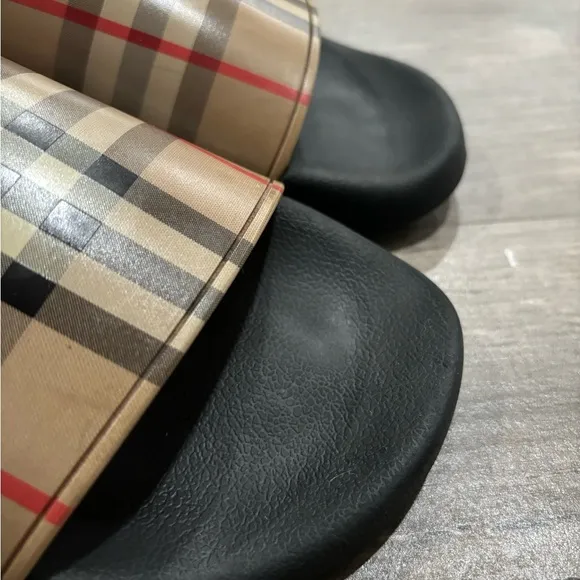 BURBERRY BEIGE CHECK LOGO FLIP FLOP FURLEY RUBBER SANDAL SLIDES