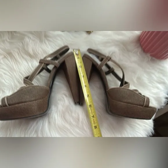 Burberry Linen Heels Size 36