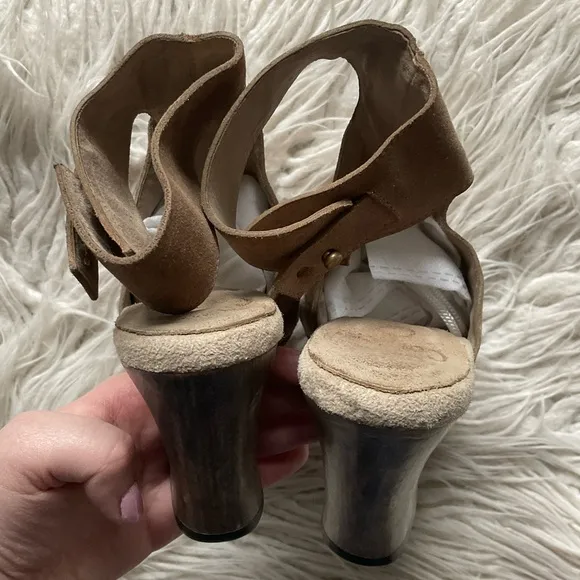 Calleen Cordero Tan Brown Suede Gold Studded Open Toe Block Heel Sandals Sz 6.5