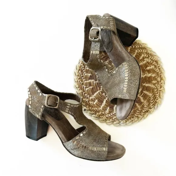 Calleen Cordero Womens 8 Suede Wooden Block Heels T Strap Heels Wedge