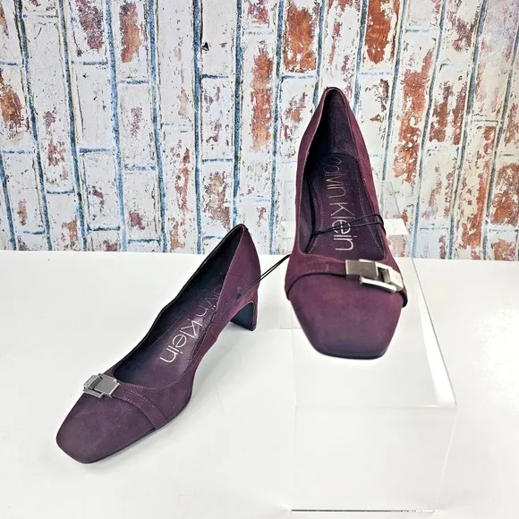 Calvin Klein Avita2-R Burgandy Suede Brass Buckle Slip On Heels Pumps 8M Classy