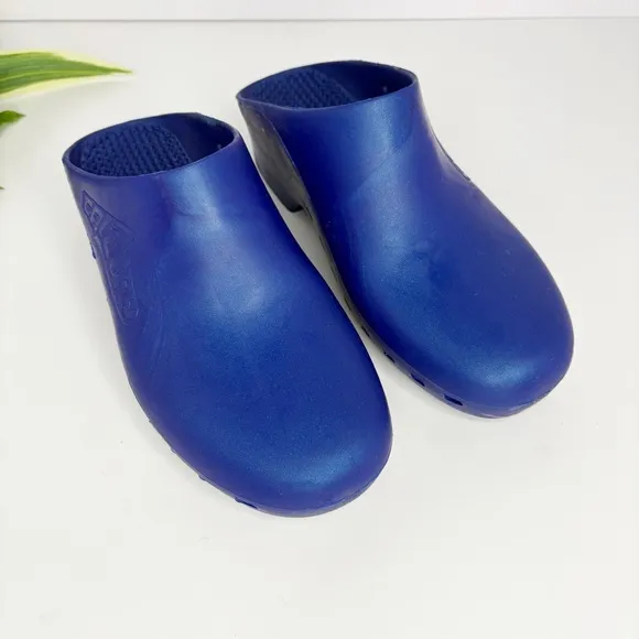 Calzuro Classic Clogs Without Holes Metallic Blue, Size 38-39