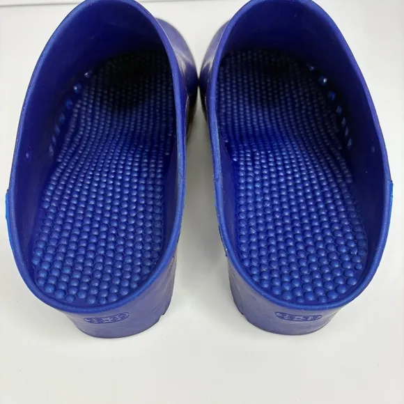 Calzuro Classic Clogs Without Holes Metallic Blue, Size 38-39